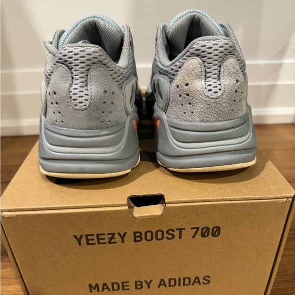 Adidas Yeezy Boost 700 - Picture 3 of 9